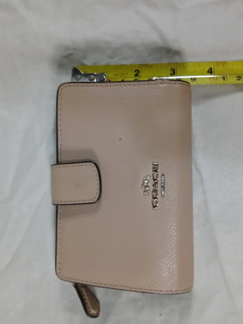 Coach New York Vintage Cute Leather Beige Women Zipper Wallet in Great Cond
